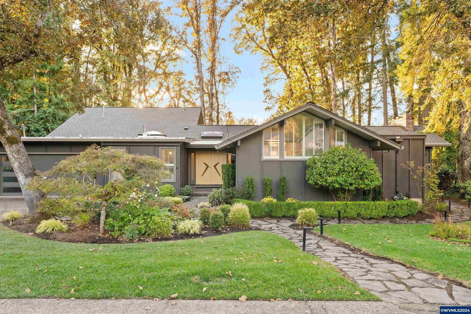 Property Photo: 3245 Sumac Dr S OR 97302