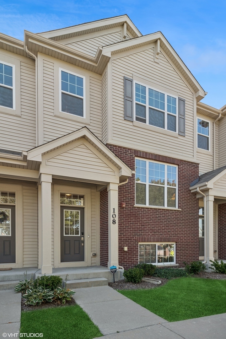 Property Photo: 108 Lexington Lane IL 60008