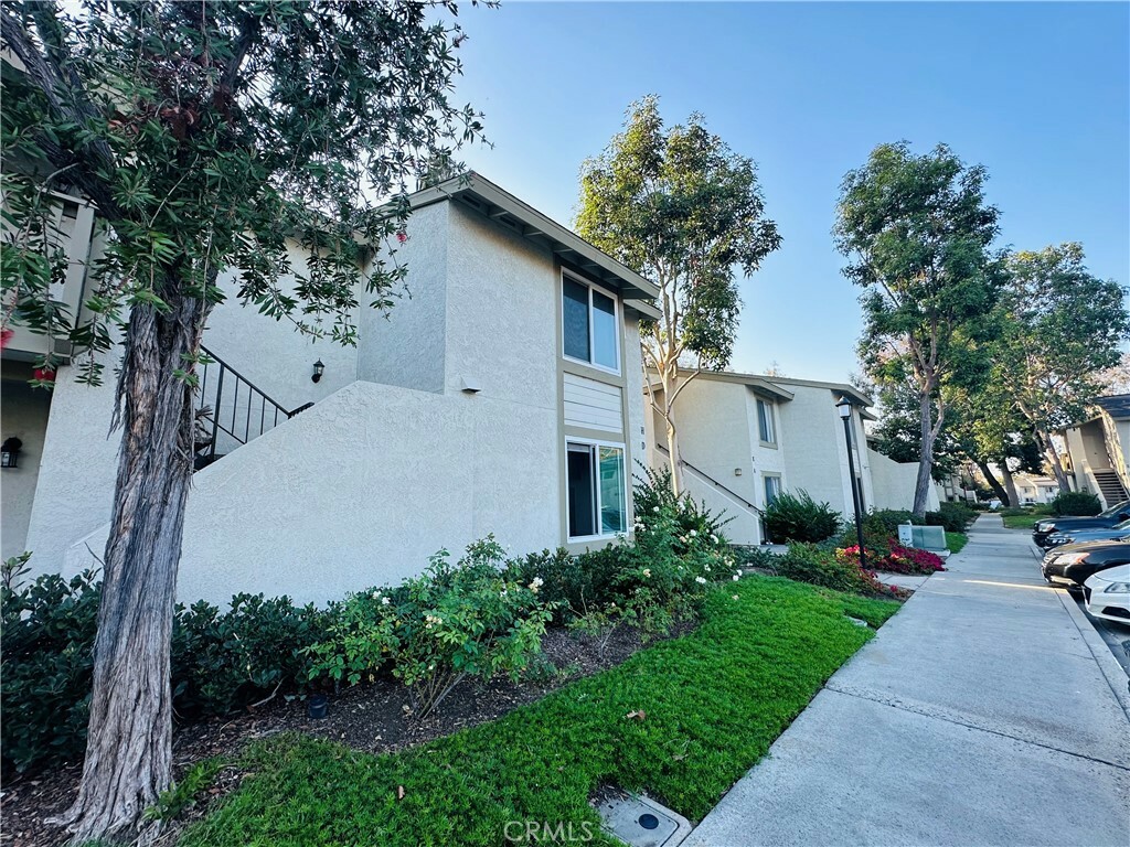 Property Photo:  23321 La Glorieta 101  CA 92691 