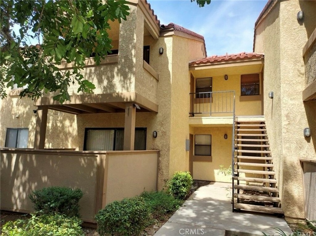 Property Photo: 1146 W Blaine Street 202 CA 92507