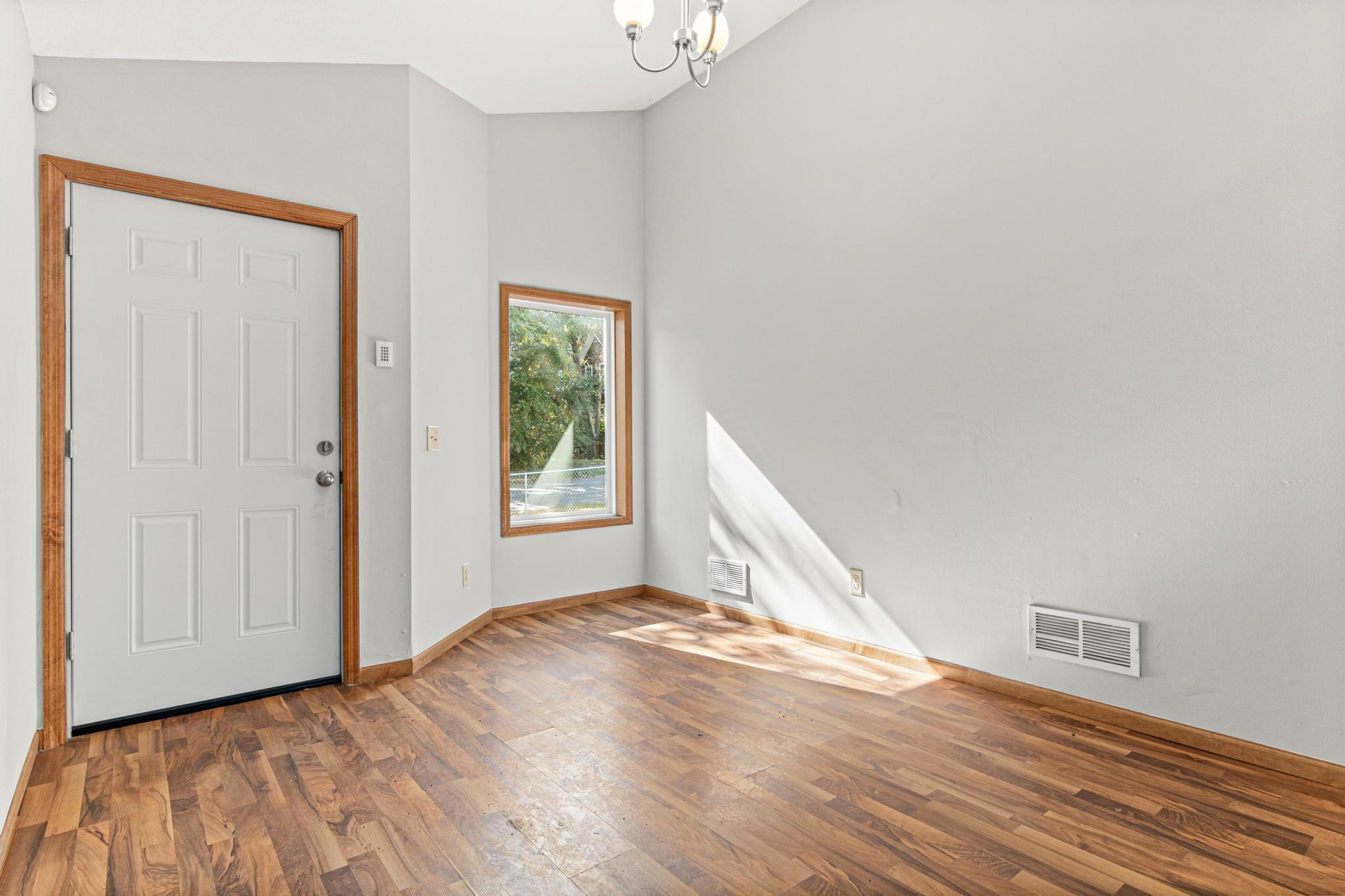 Property Photo:  425 Jessamine Avenue E  MN 55130 