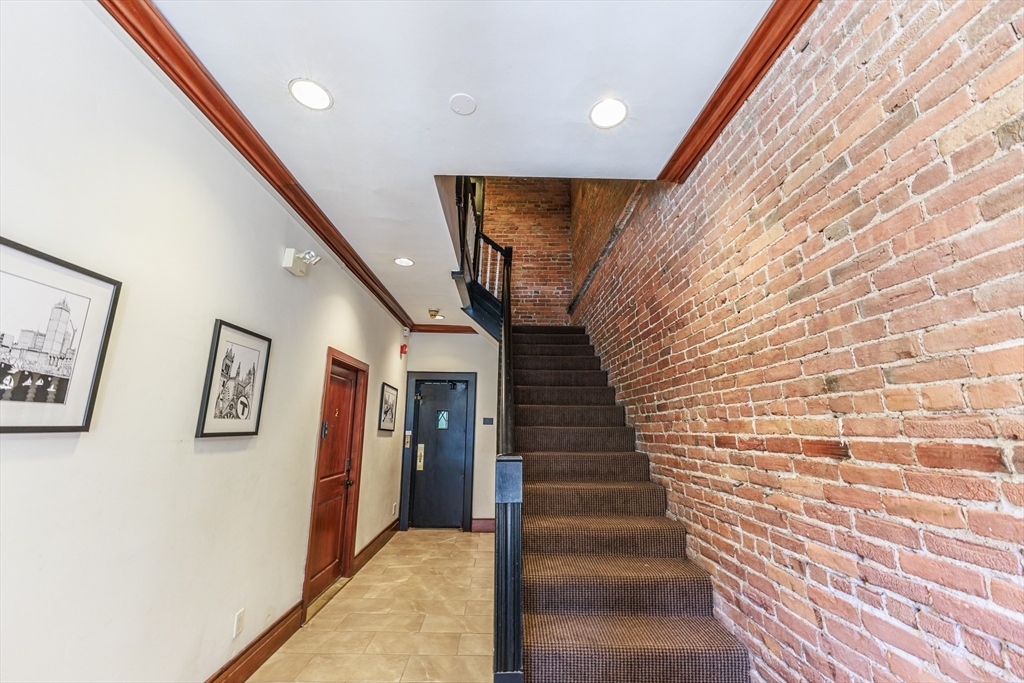 Property Photo:  411 Marlborough St 7  MA 02115 