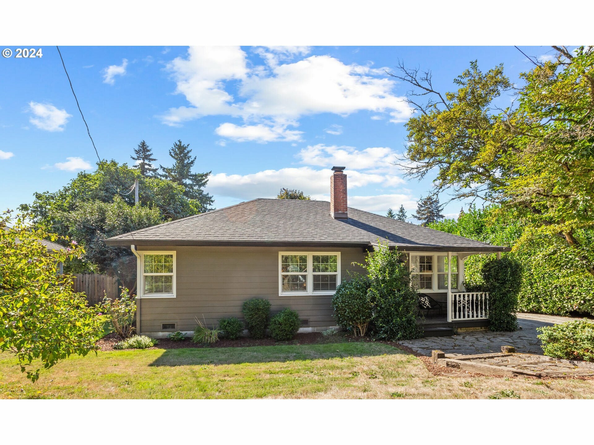 Property Photo:  3306 Unander Ave  WA 98660 