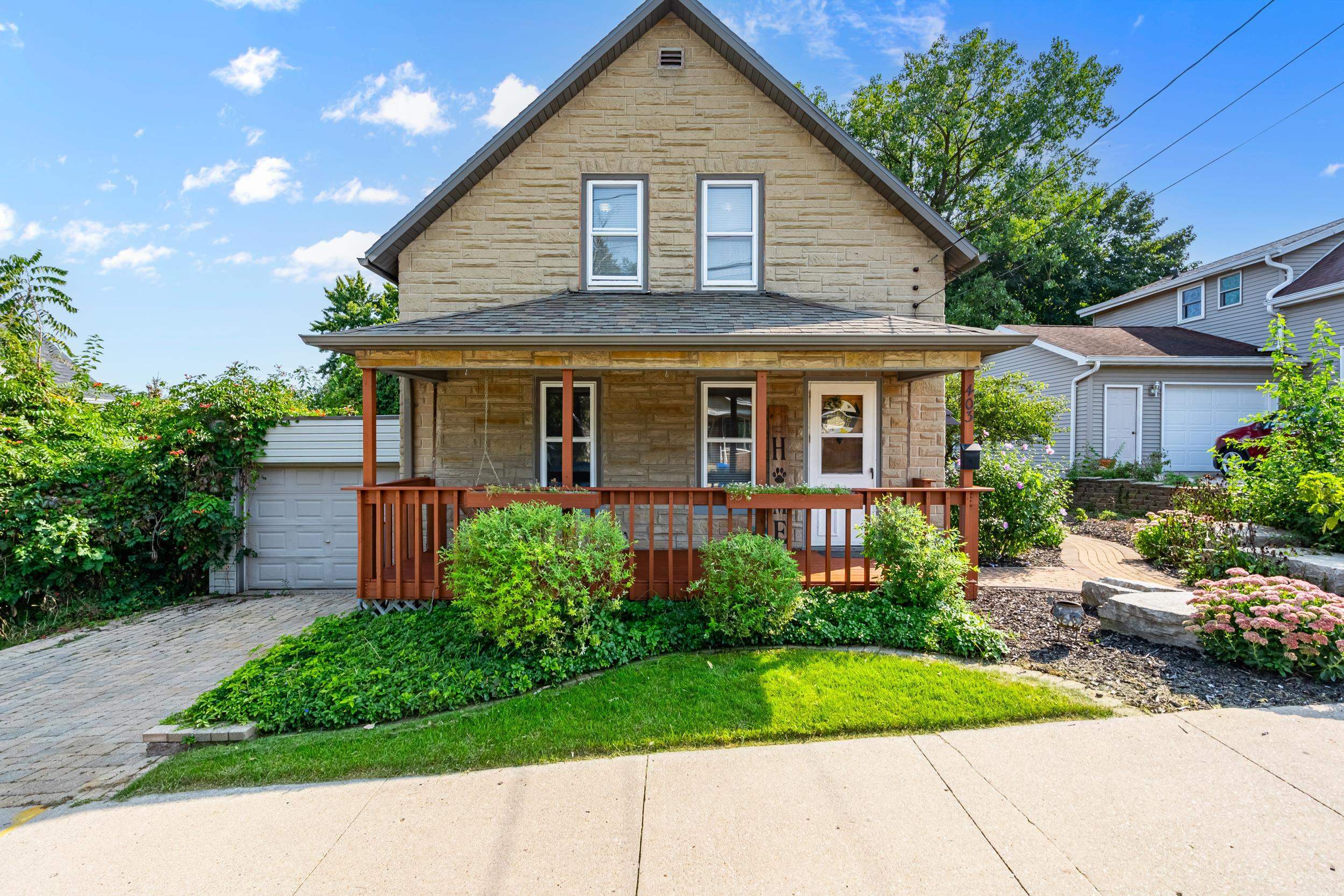 Property Photo:  403 Park Avenue  WI 54140-2027 