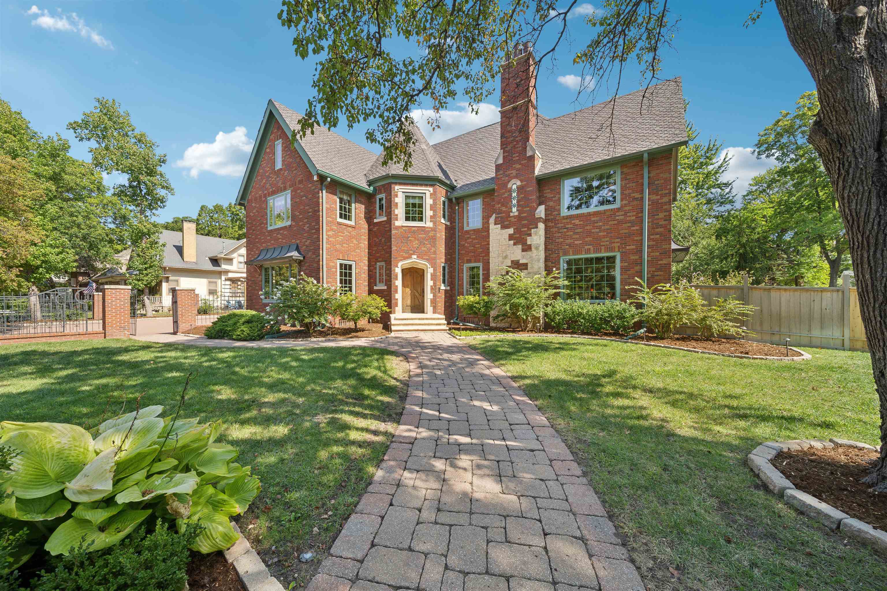 Property Photo: 204 N Roosevelt St KS 67208