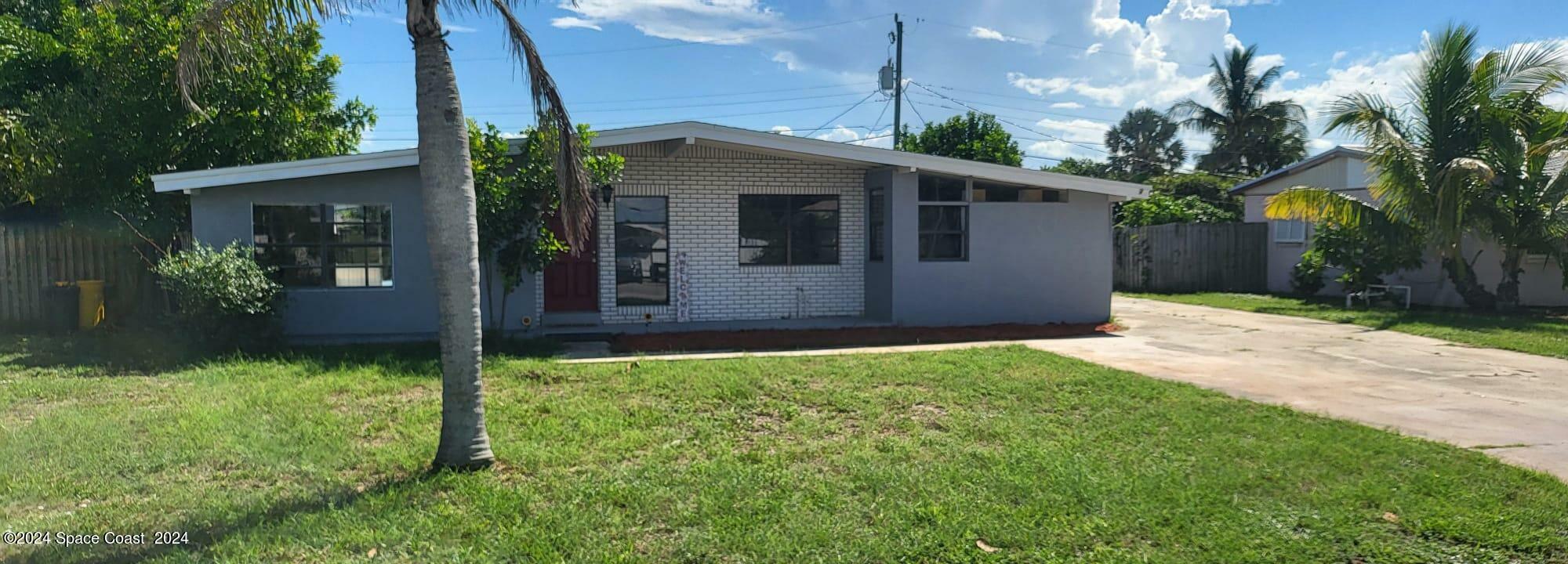 Property Photo:  120 NE 3rd Street  FL 32937 