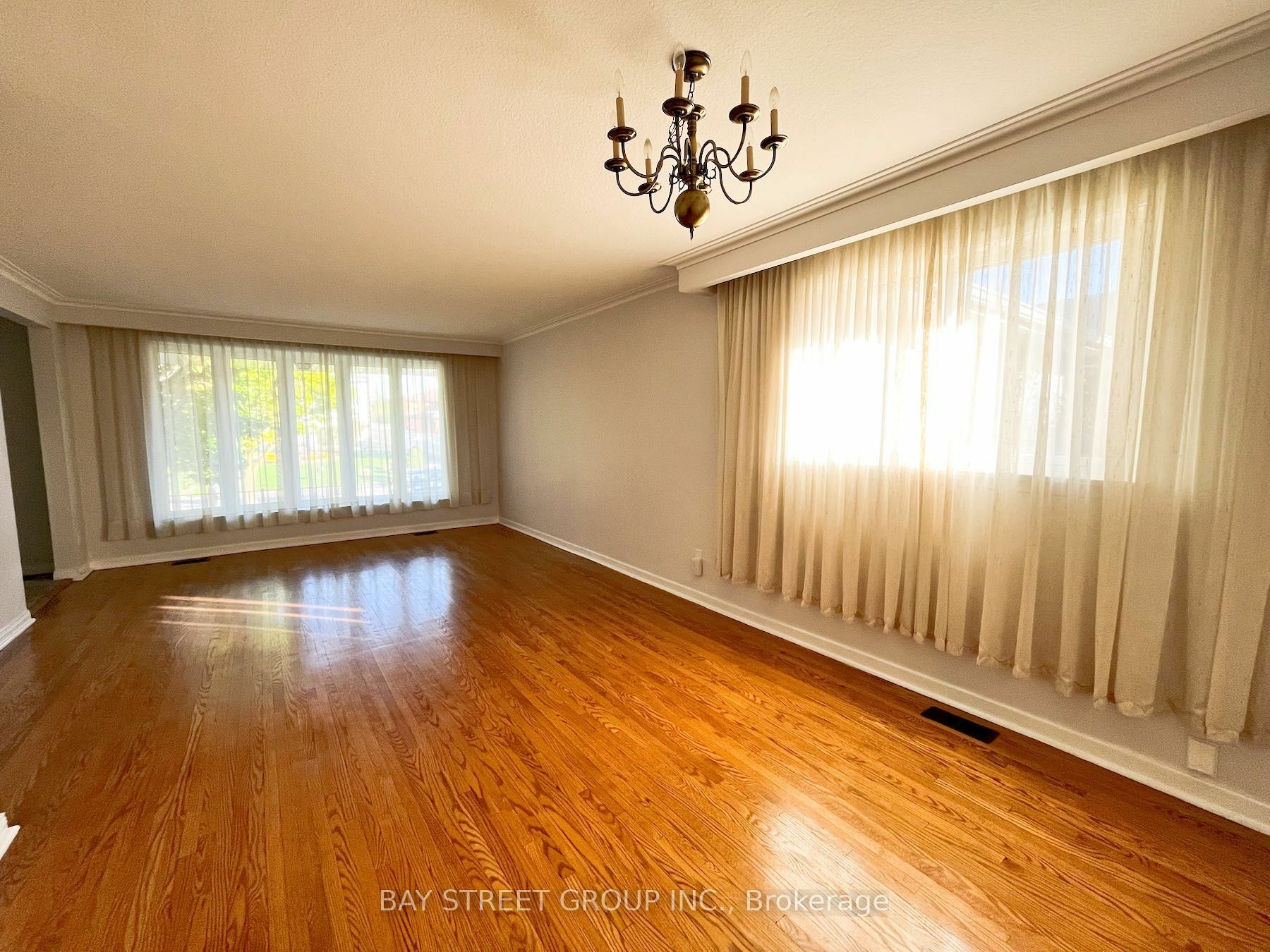 Property Photo:  21 Kingsview Blvd  ON M9R 1T5 