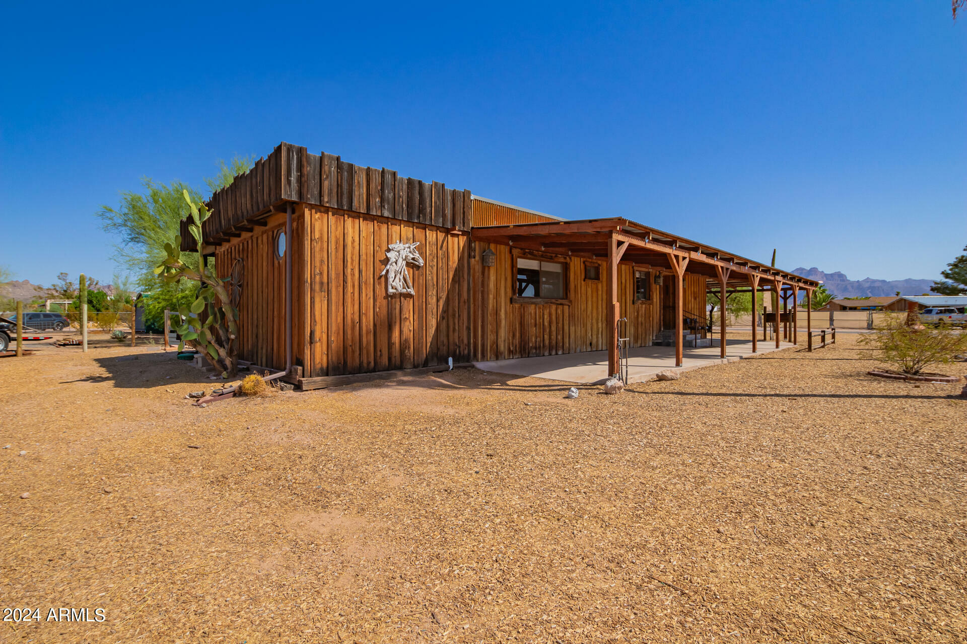 Property Photo:  1036 W Tepee Street  AZ 85120 