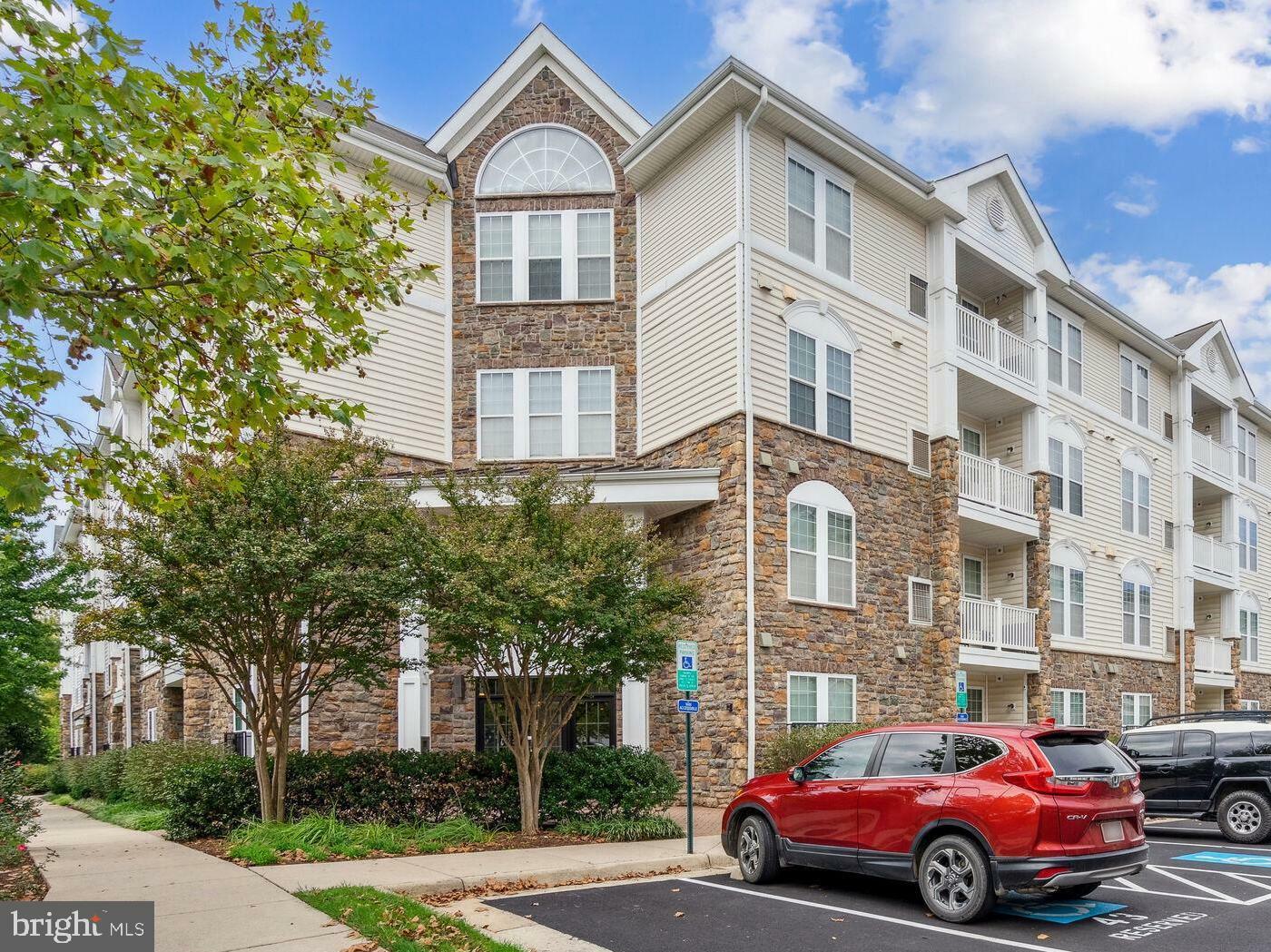 Property Photo: 24701 Byrne Meadow Square 112 VA 20105