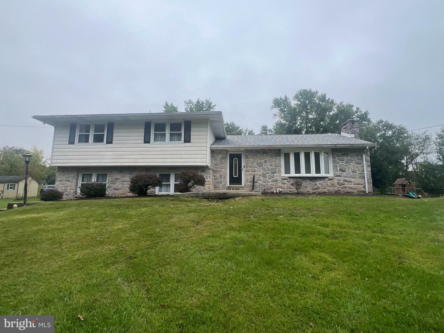 Property Photo:  1361 Manatawny Drive  PA 19464 