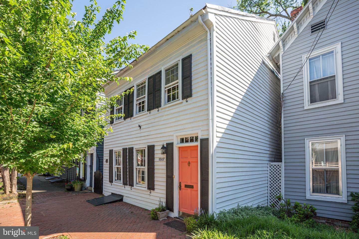 Property Photo:  1307 Caroline Street  VA 22401 