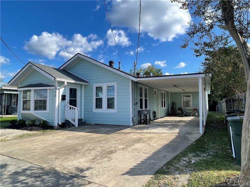 Property Photo: 606 Alamo Street LA 70601