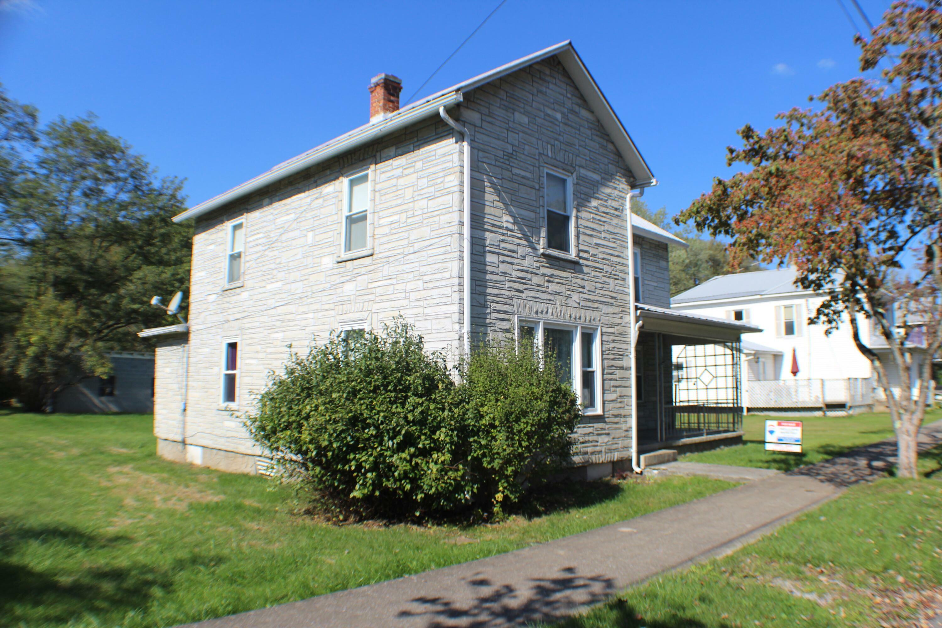 Property Photo:  1004 2nd Ave  WV 24954 