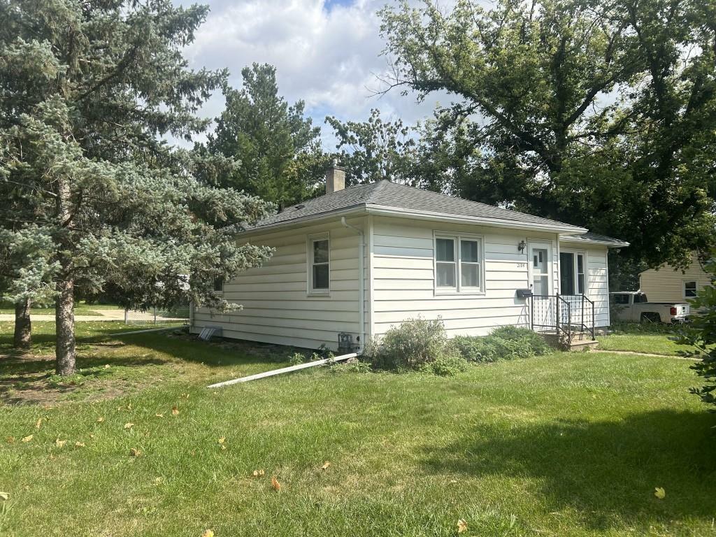 Property Photo:  2104 Victory Drive  IA 50613 