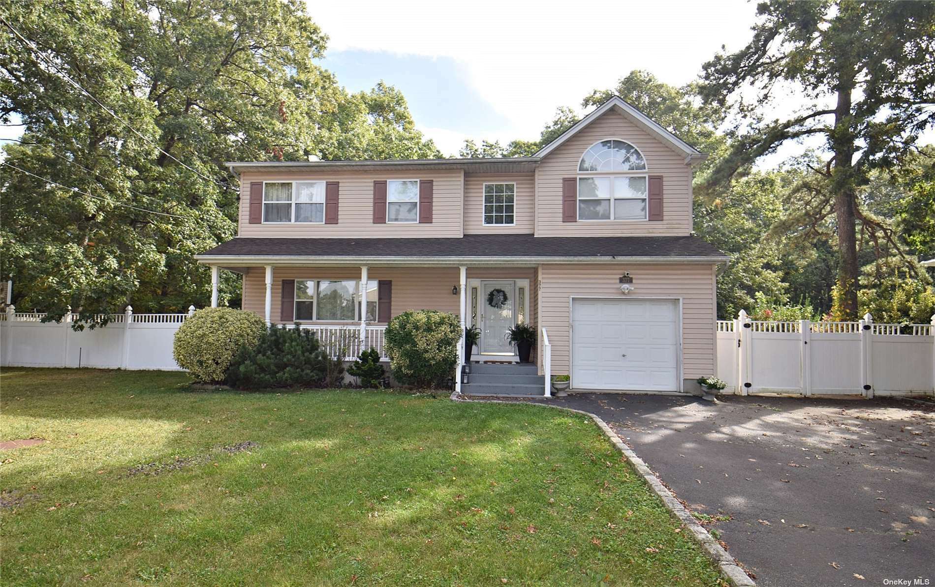 377 Skidmore Road  Deer Park NY 11729 photo