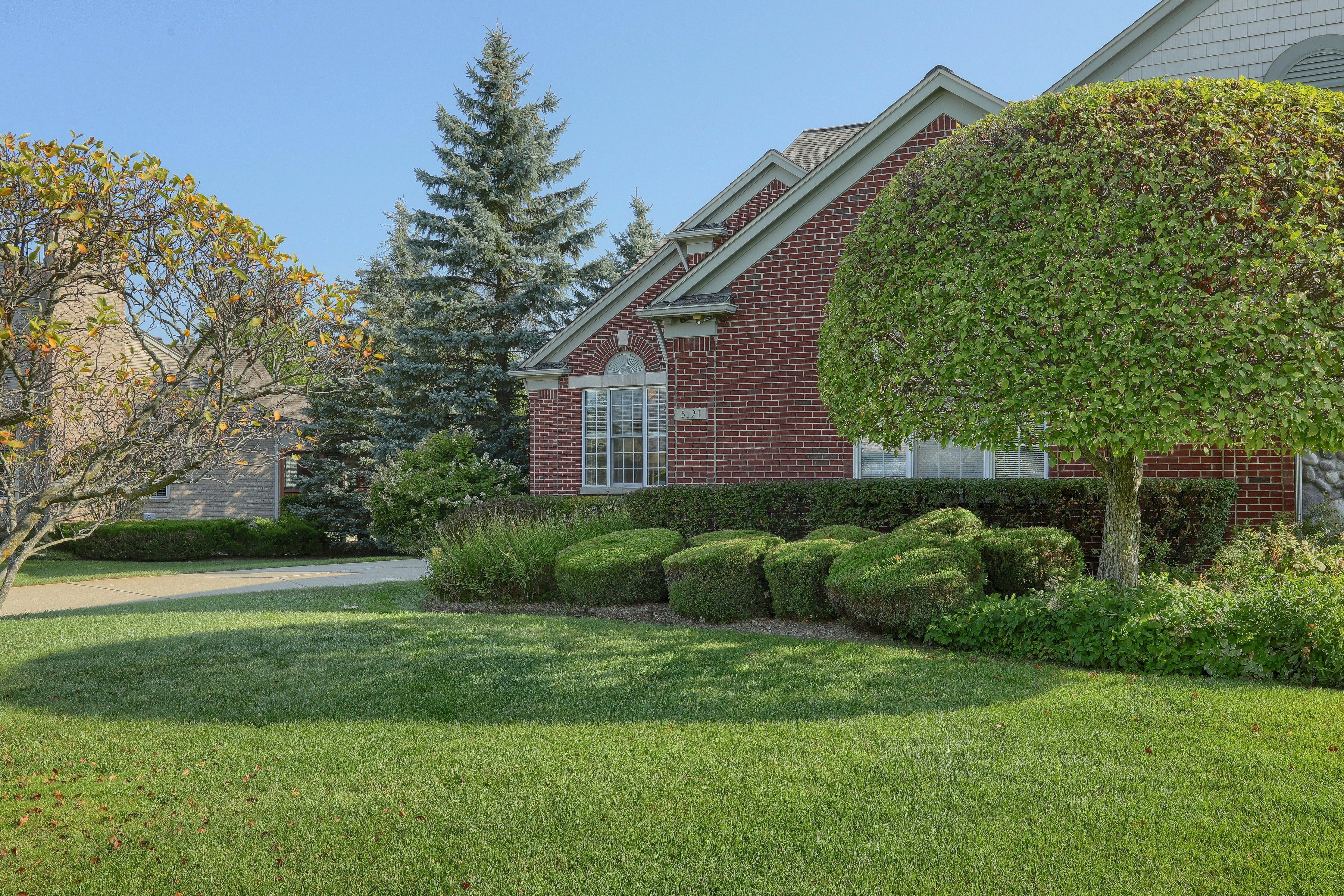 Property Photo:  5121 Belmonte Drive  MI 48306 4785 