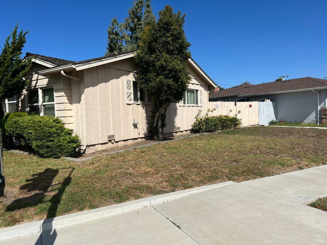 Property Photo:  708 West Acacia Street  CA 93901 