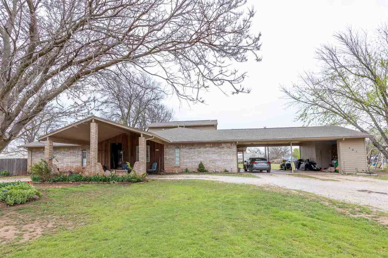 Property Photo:  307 3rd Street  OK 73061 