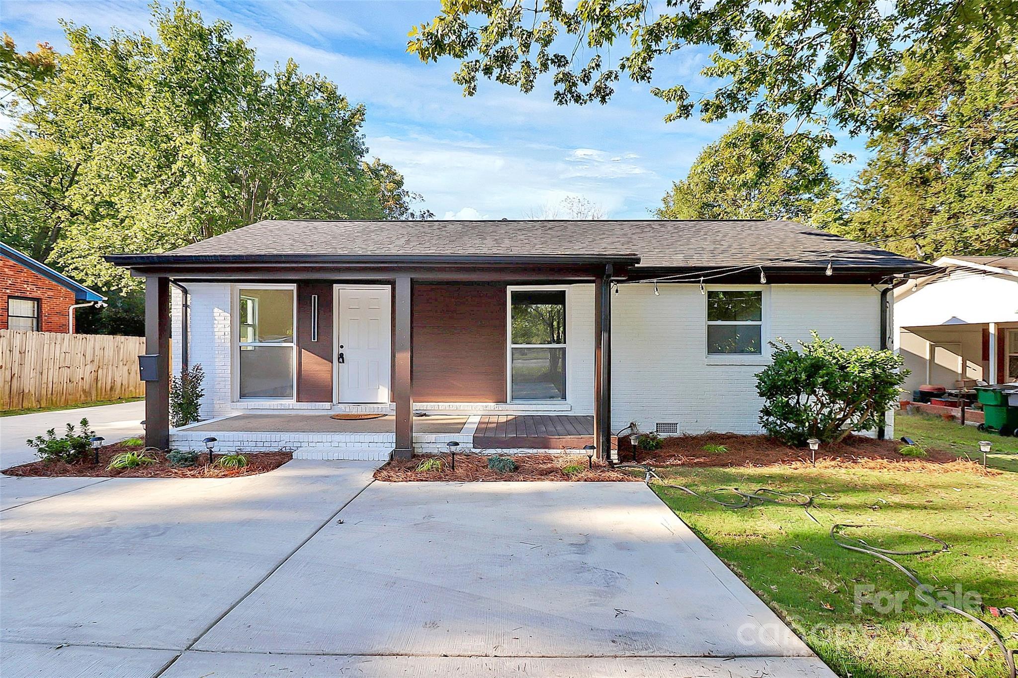 Property Photo: 4132 Shamrock Drive NC 28215
