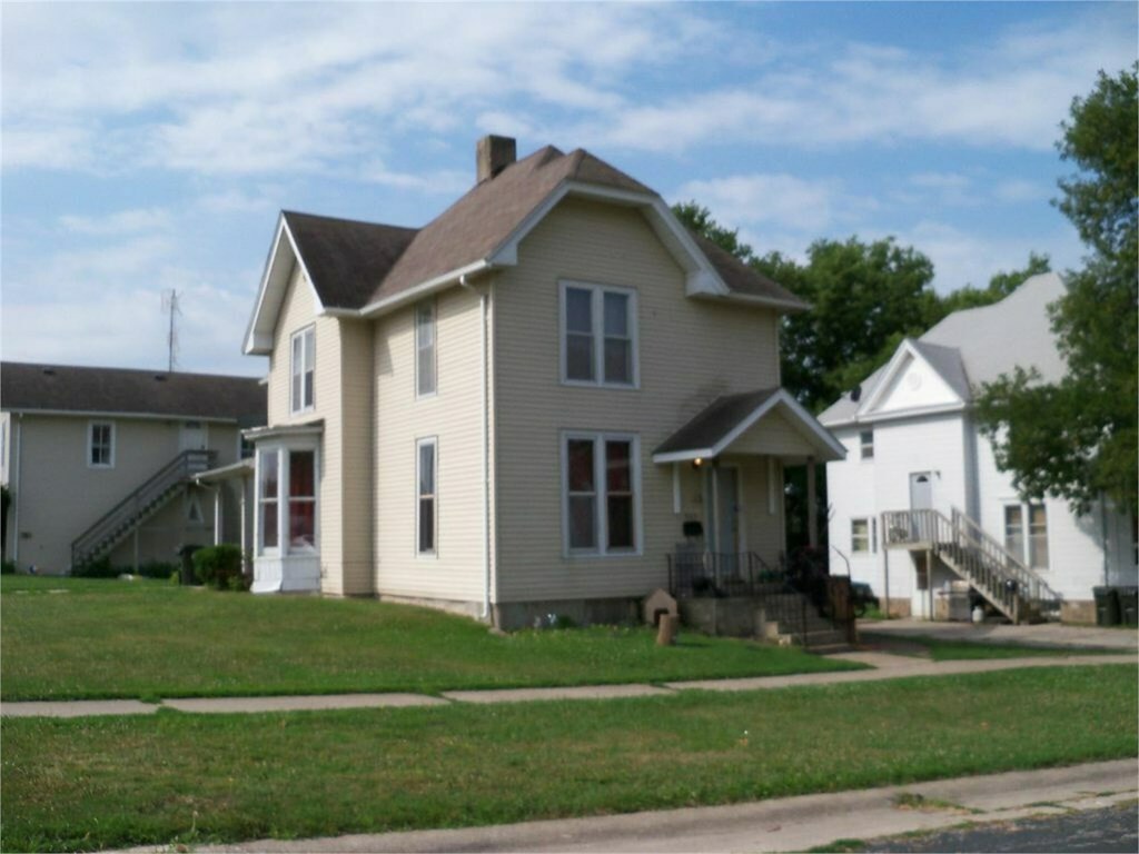 Property Photo:  222 N 10th Street  IA 50501 