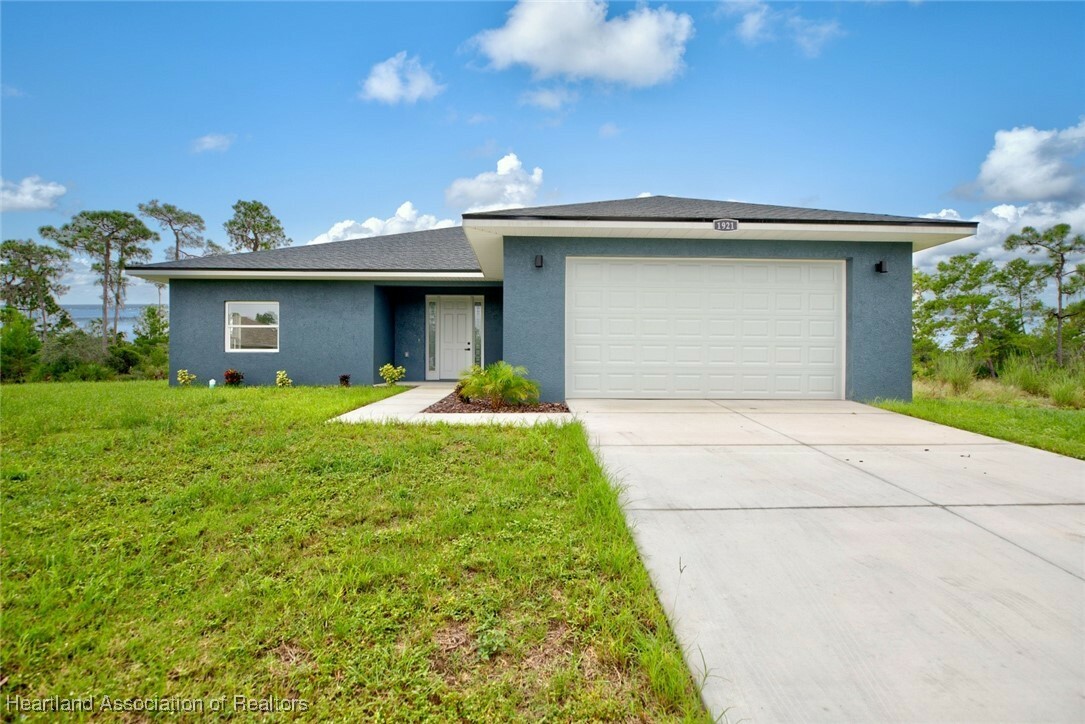 Property Photo:  1921 Alan Street  FL 33875 