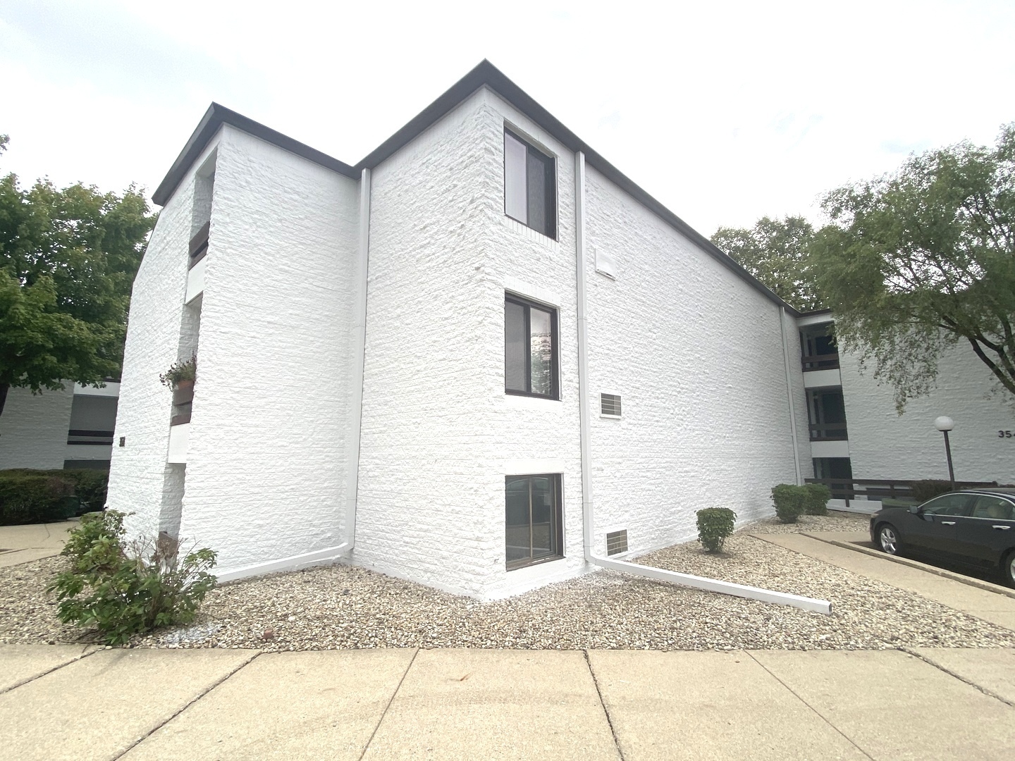 Property Photo:  358 W Miner Street 1A  IL 60005 