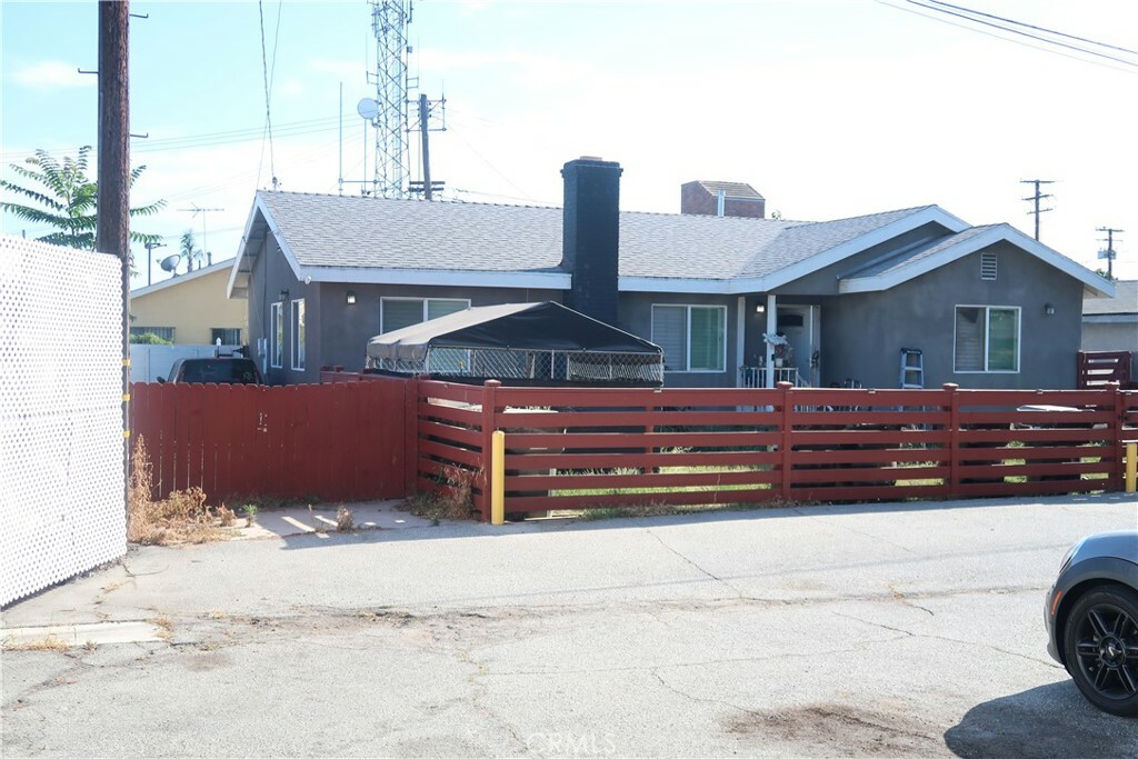 Property Photo: 1140 1/2 S Greenwood Ave CA 90640