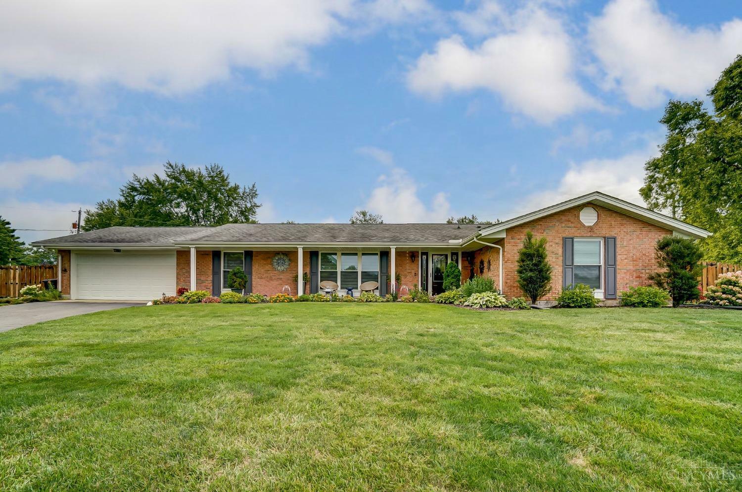 Property Photo:  907 Oak Dale Drive  OH 45385 