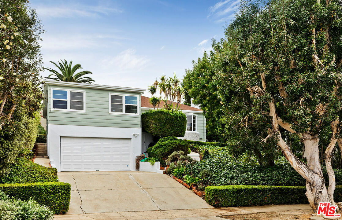 Property Photo:  432   Almar Ave  CA 90272 