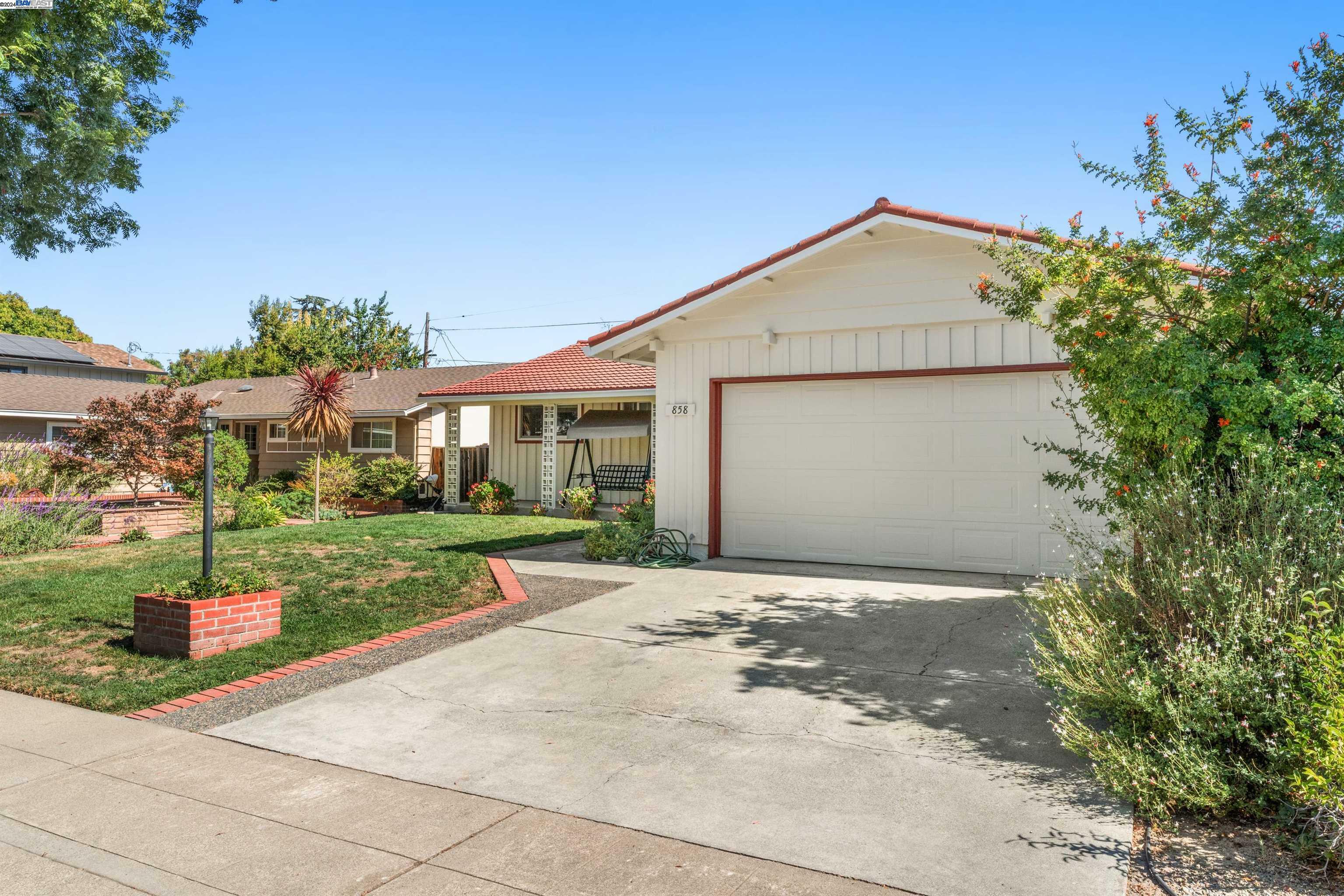 Property Photo:  858 Maranta Ave  CA 94087 