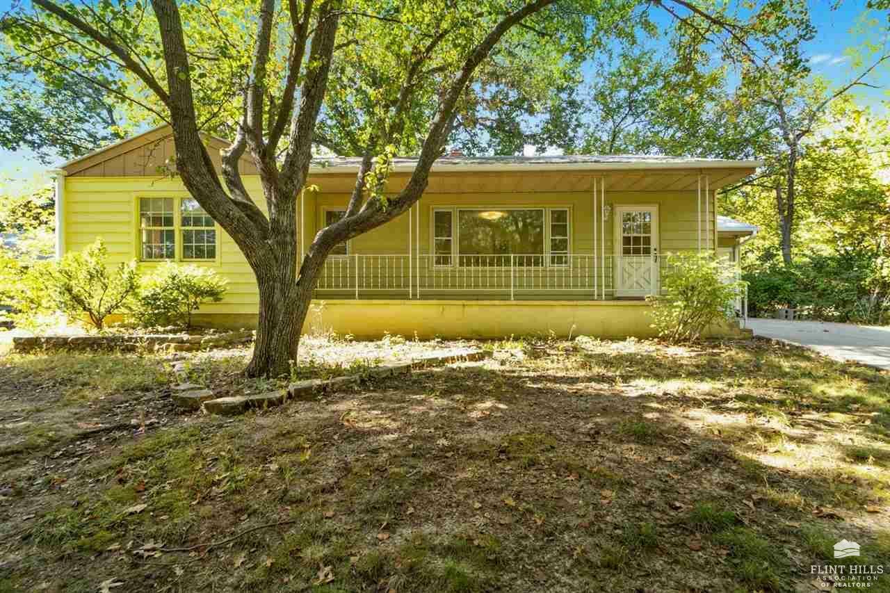 Property Photo:  427 Wickham Road  KS 66502 