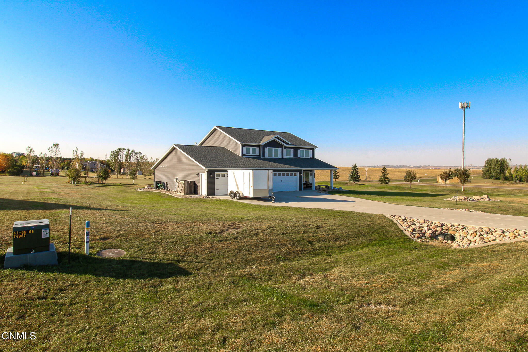 Property Photo:  2721 Nicklaus Drive  ND 58503 