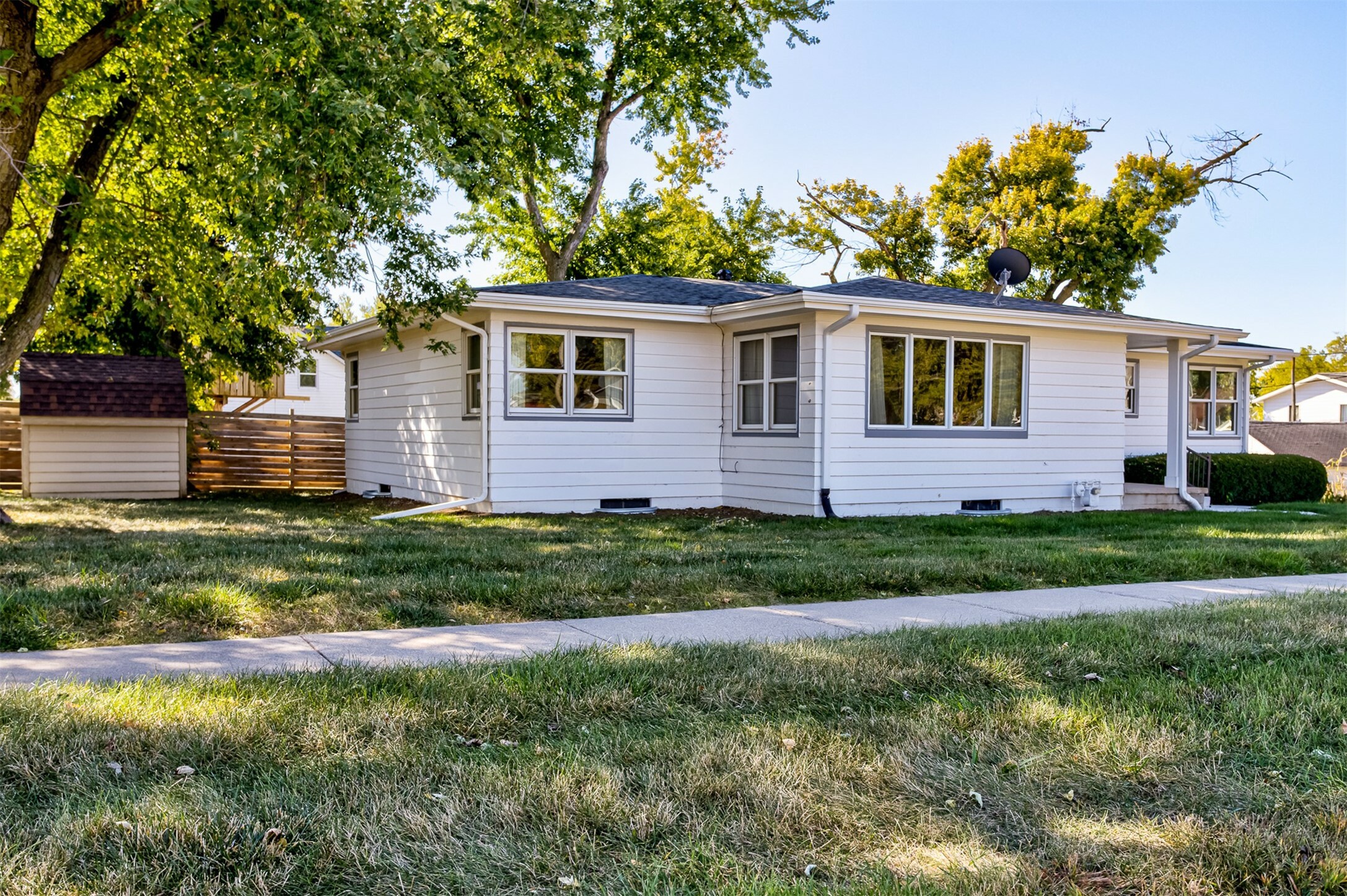 Property Photo:  212 E 21st Street  IA 50156 