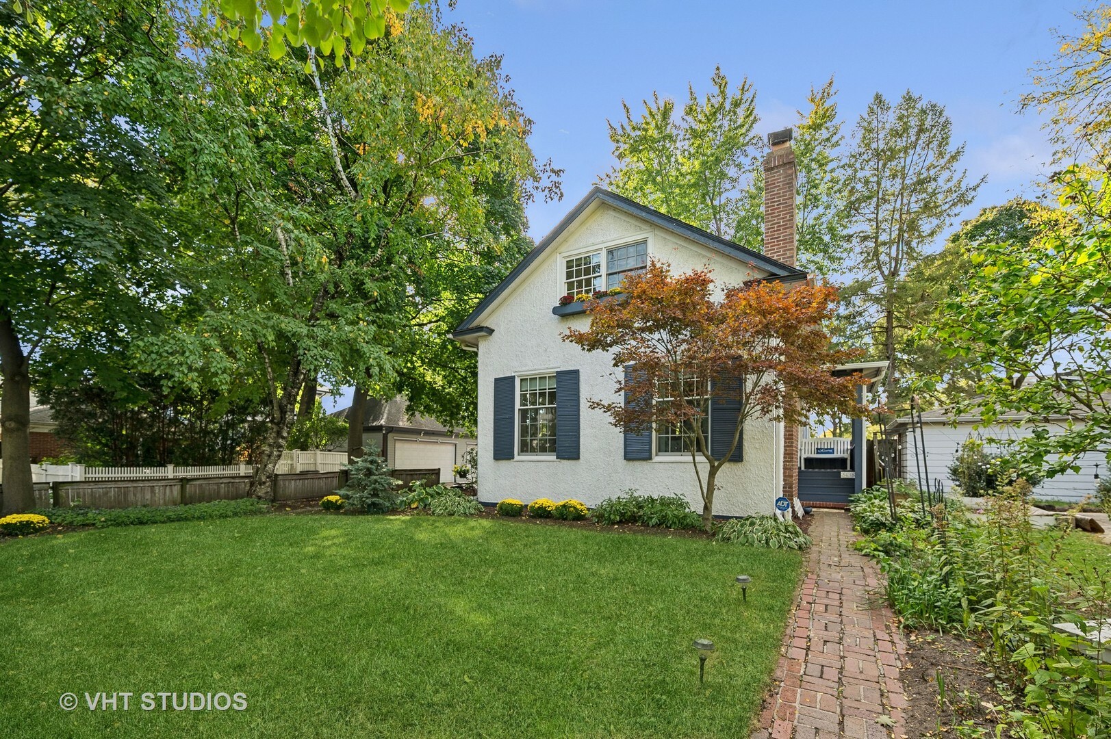 Property Photo:  2438 Eastwood Avenue  IL 60201 