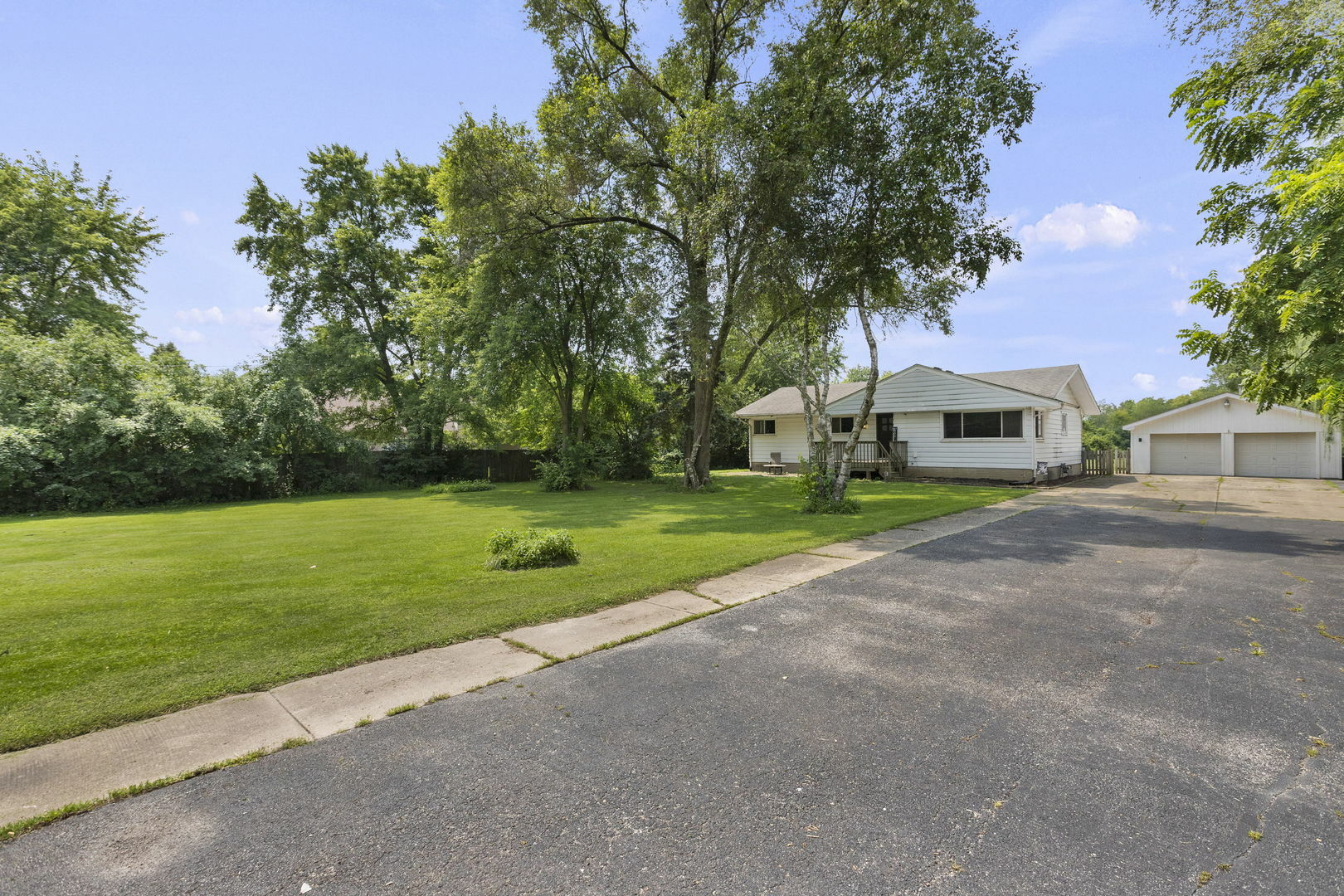 Property Photo:  2S876 Hart Road  IL 60510 