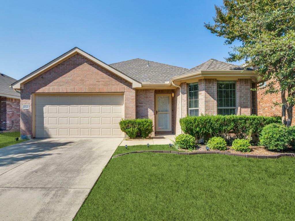 2041 Kingsbridge Drive  Heartland TX 75126 photo