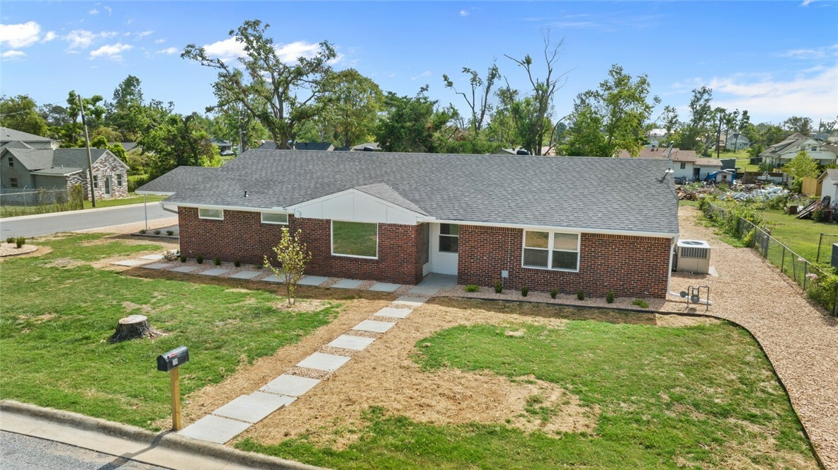 Property Photo:  119 N 11th Street  AR 72756 