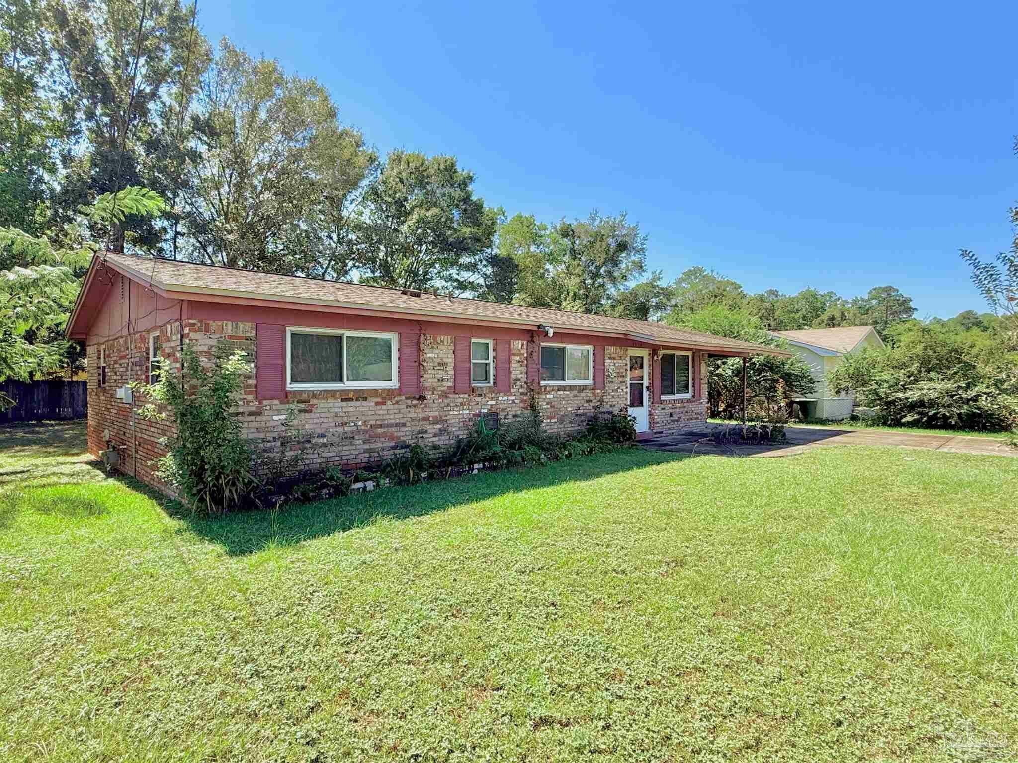 Property Photo:  1379 Portland St  FL 32534 