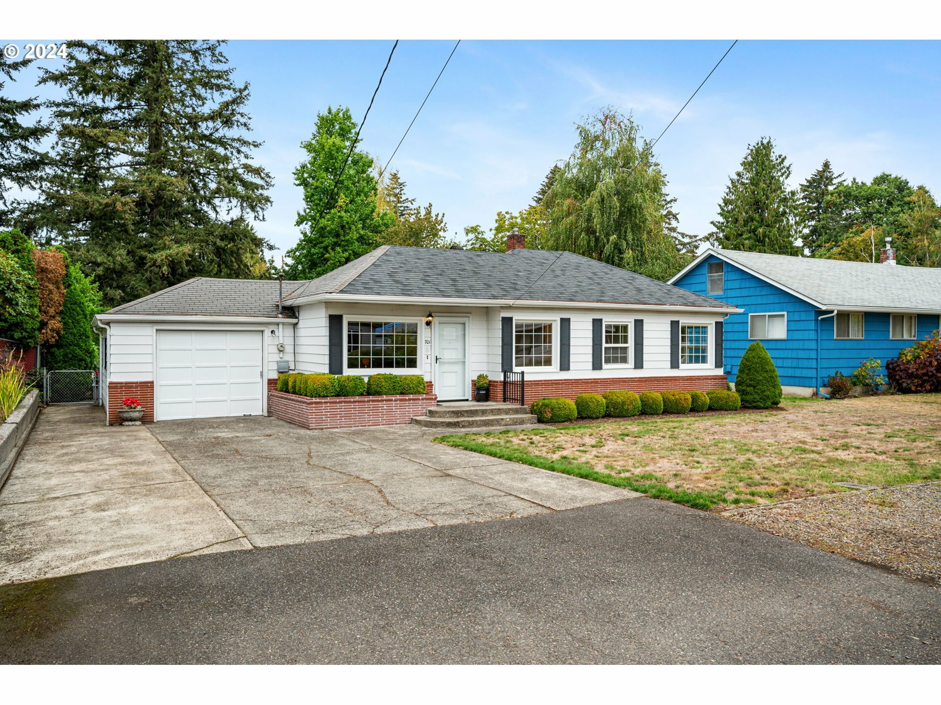 Property Photo:  701 NE 120th Ave  OR 97220 