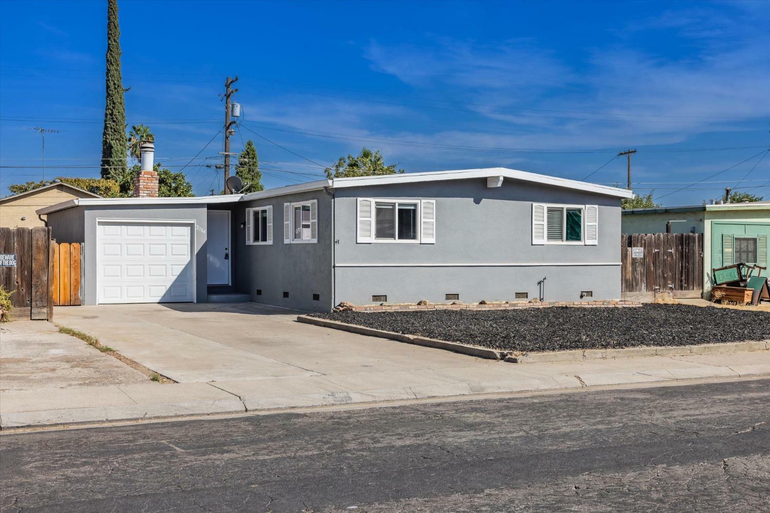 Property Photo:  2704 Sparks Way  CA 95350 