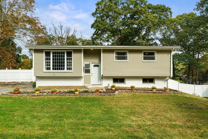 11 Country Club Drive  Ledyard CT 06339 photo