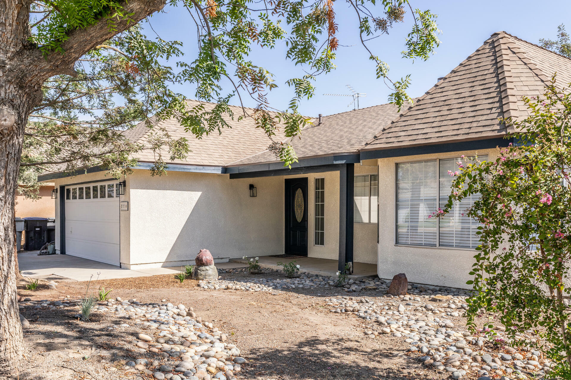 Property Photo:  220 S Atwood Court  CA 93291 