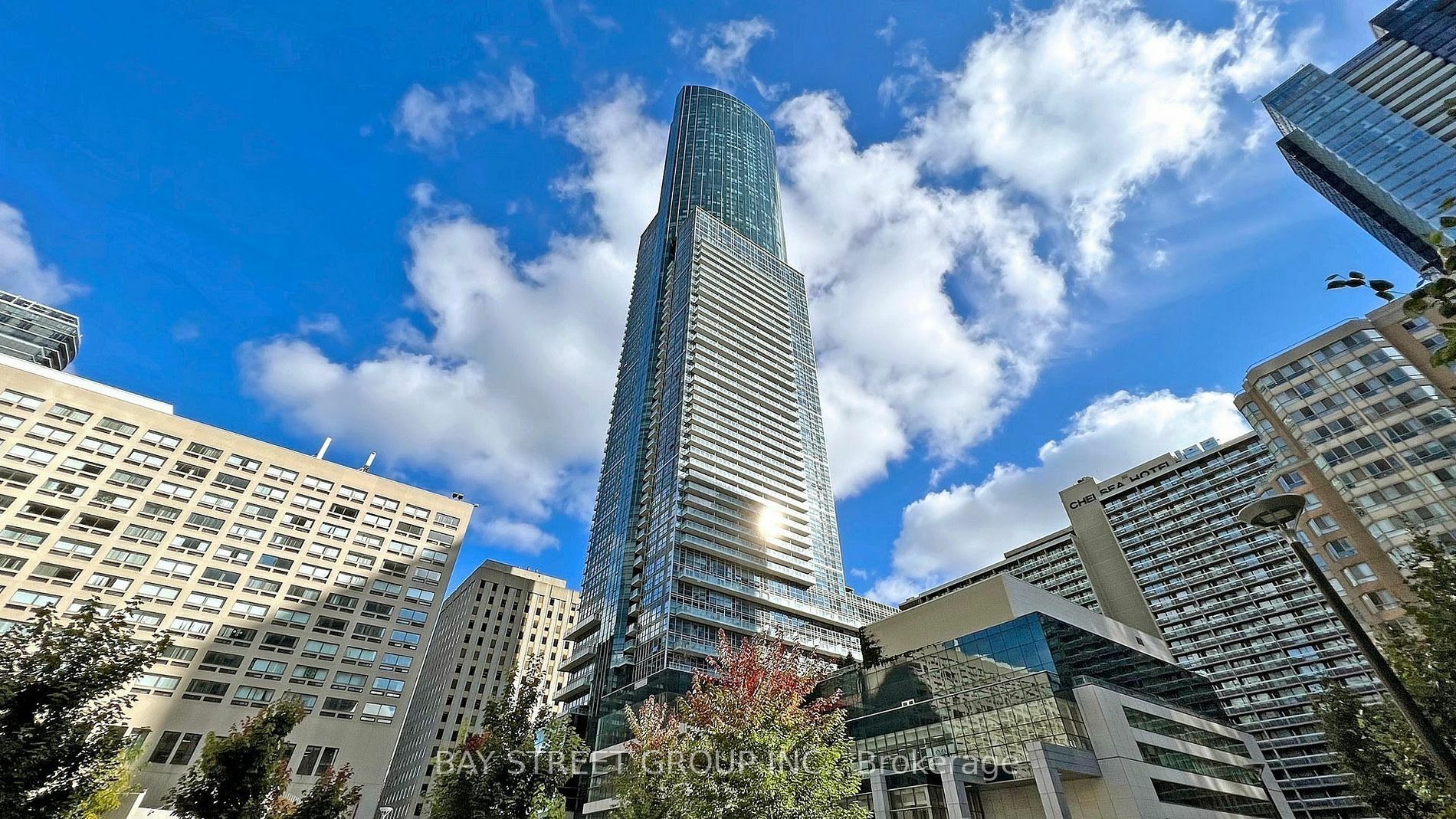 Property Photo:  386 Yonge St 3209  ON M5B 0A5 