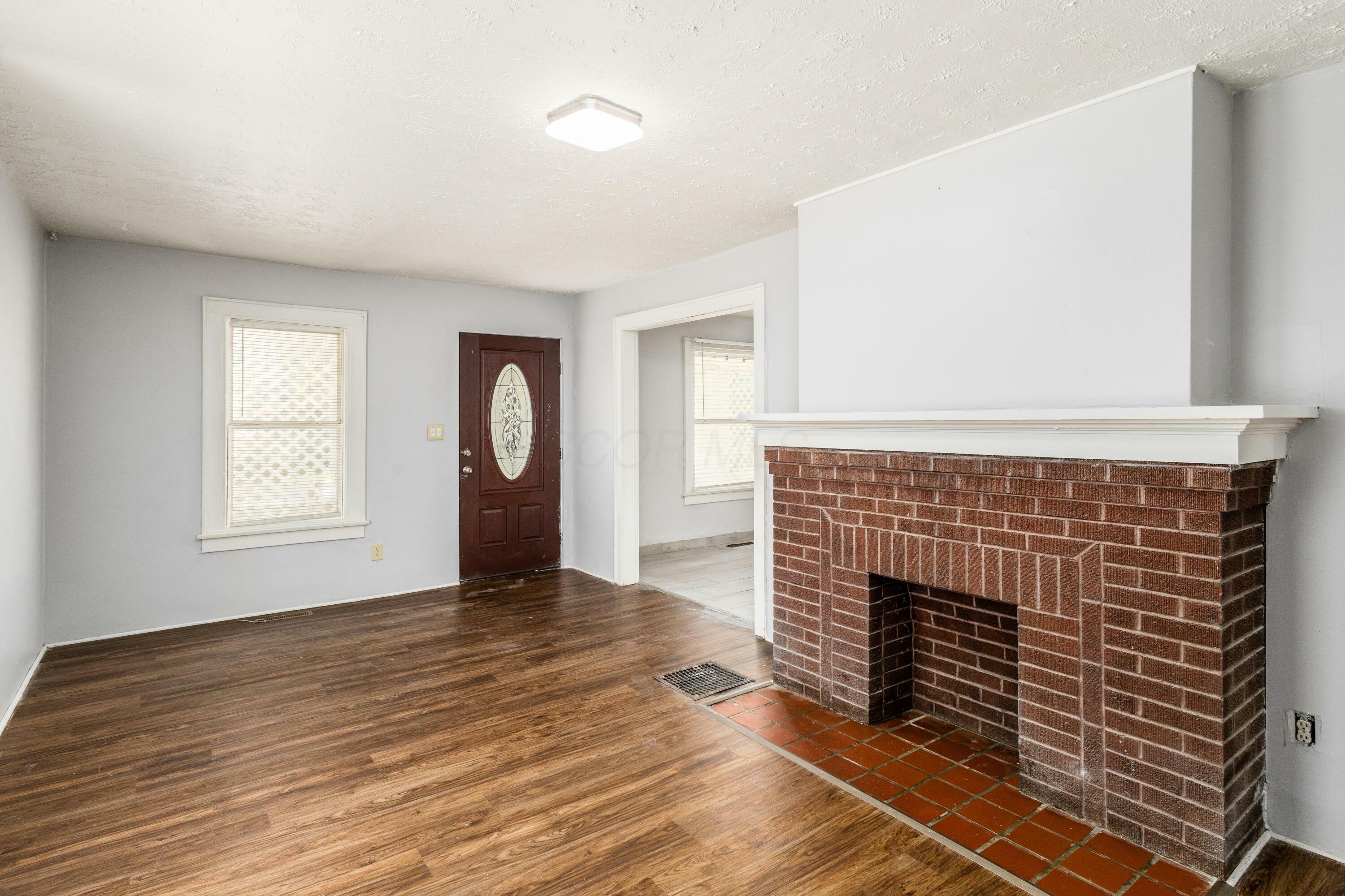 Property Photo:  1182 E 20th Avenue Avenue  OH 43211 