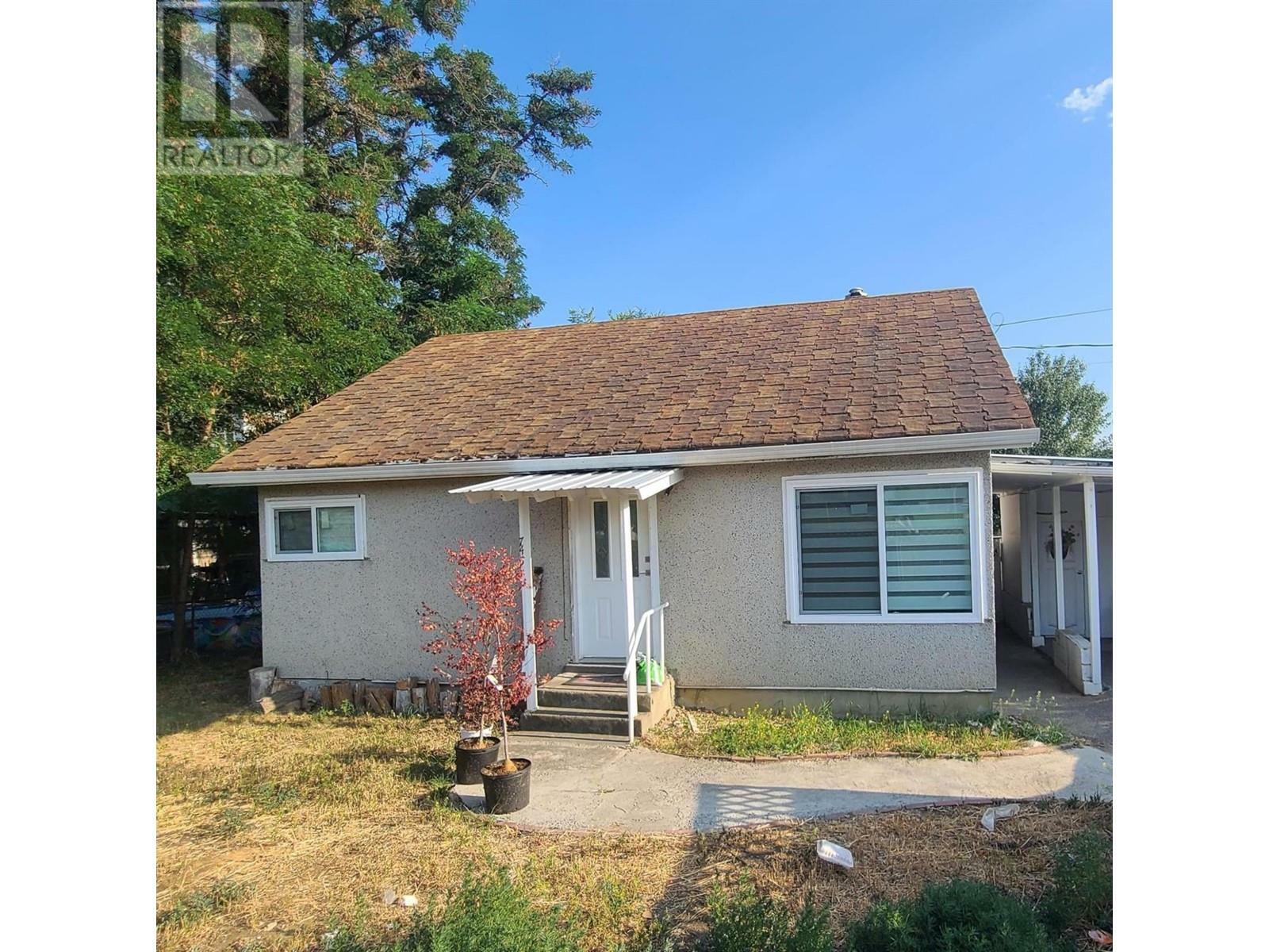 Property Photo:  745 York Avenue  BC V2B 2A6 