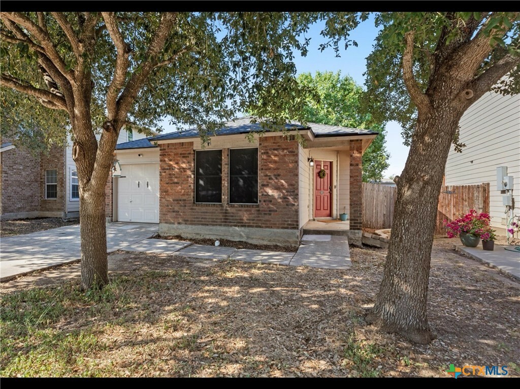 Property Photo:  640 Cherokee Boulevard  TX 78132 