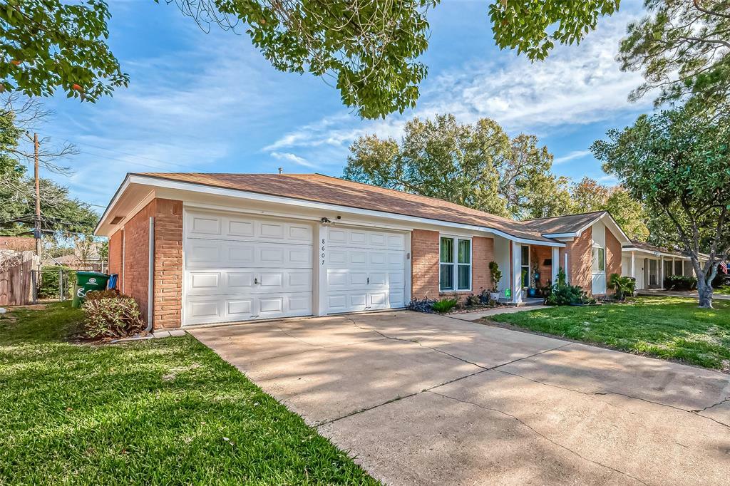 Property Photo:  8607 Braes River Drive  TX 77074 