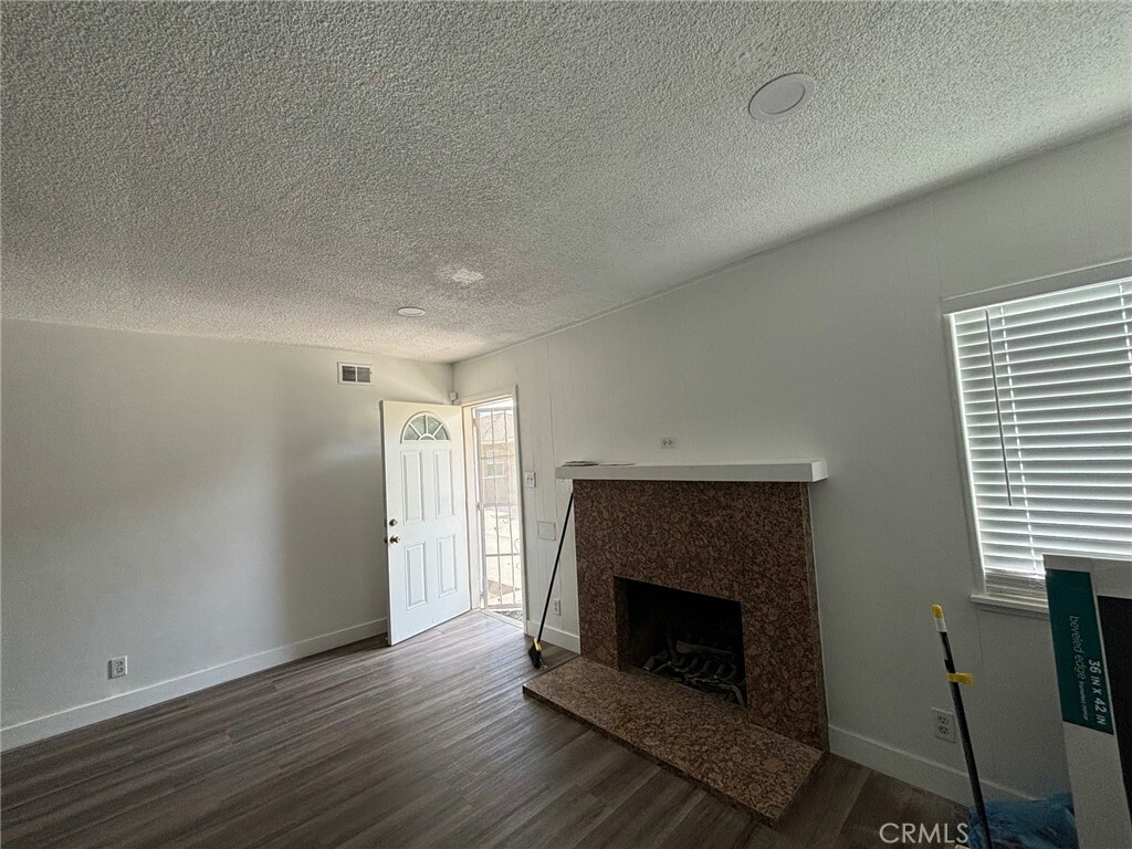 Property Photo:  614 Hill Street 1  CA 90302 