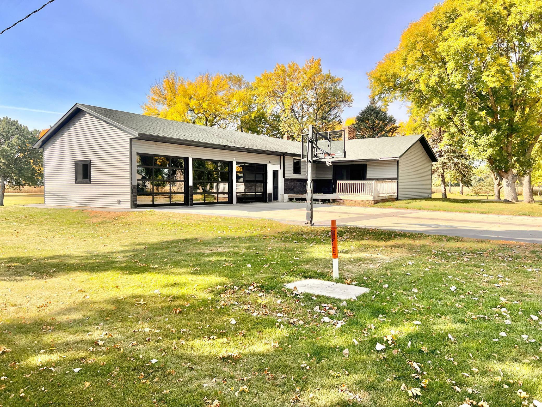 Property Photo:  404 Montana Avenue  MN 56271 