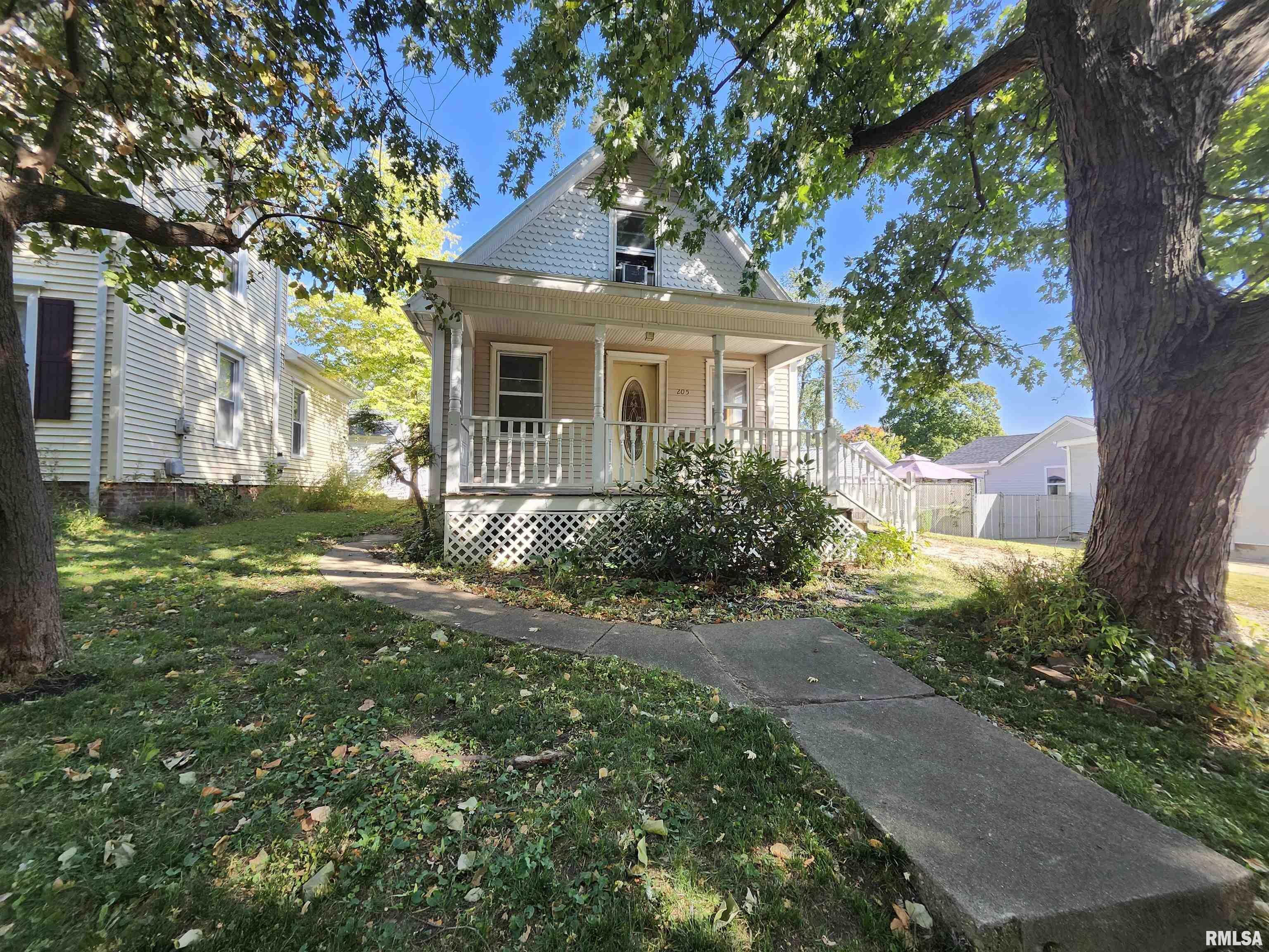 205 S Elm Street  Washington IL 61571 photo